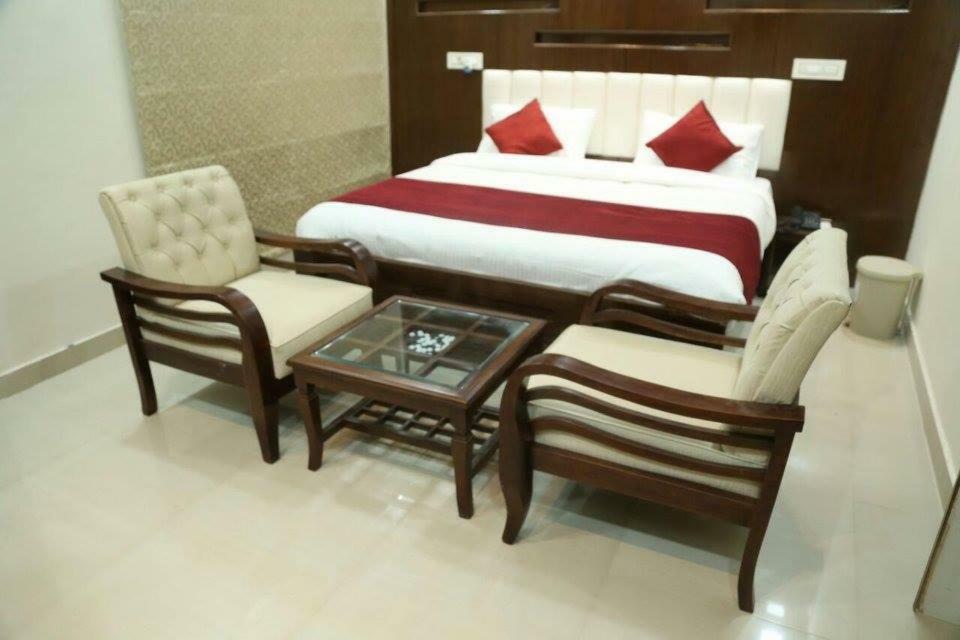 Hotel Eurasia Zirakpur Exterior photo